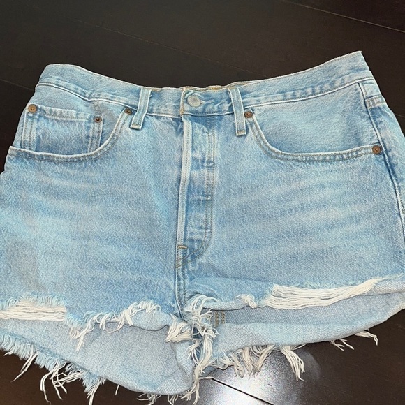 Levis Premium 501 Big E
Button Fly Cut Off Distressed
Shorts Size 30 Waist - Picture 1 of 7